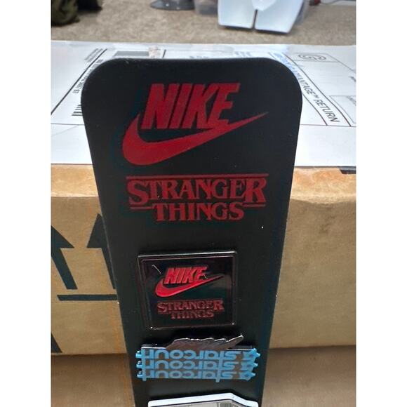 3 Nike Stranger Things Pins Buttons Button Backs Star court Mall Hawkins Power - Picture 3 of 3